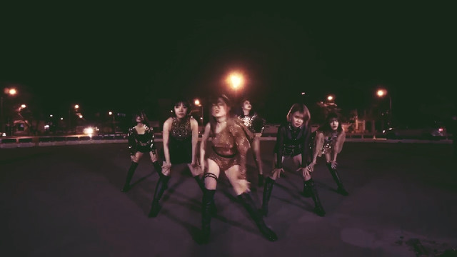 Chưa Từng Quen Biết