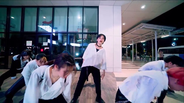 Lúc Này Anh Chẳng Cần Gì