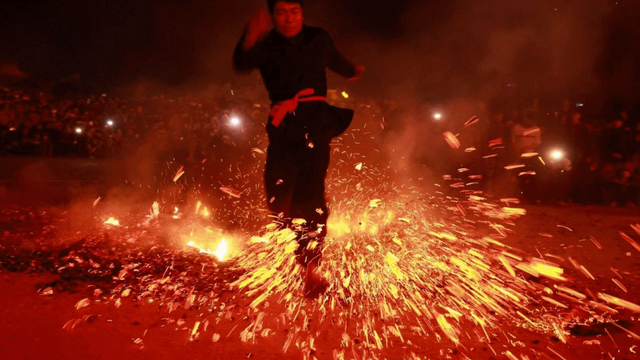 Ấn tượng vũ điệu nhảy lửa của Người Dao Đỏ Bắc Hà