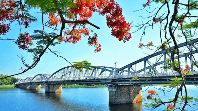 Cầu Trường Tiền - báu vật Sông Hương (phần 1)