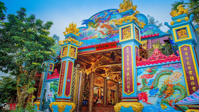 Linh thiêng đền Cô bé Ngai Vàng (Phần 1)