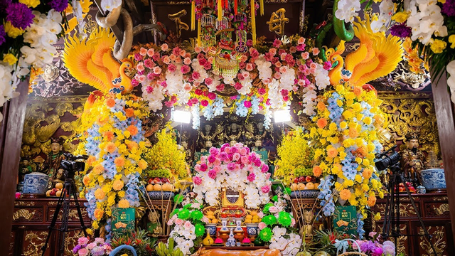 Linh thiêng đền Cô bé Ngai Vàng (Phần 2)