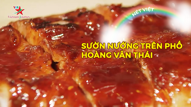 Sườn nướng trên phố Hoàng Văn Thái