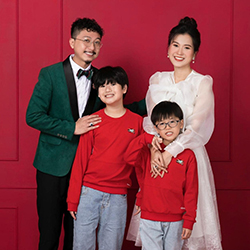 Gia đình Lâm Vỹ Dạ - Hứa Minh Đạt