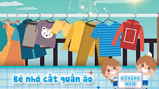 Bé nhớ cất quần áo