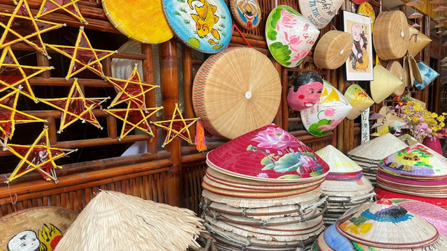 Nón Chuông – Hồn Quê Trong Từng Vòng Tre