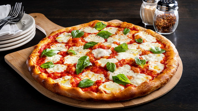 Hương Vị Amatrice Trên Nền Pizza