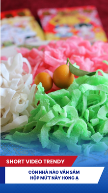 Còn nhà nào vẫn sắm hộp mứt này không ạ