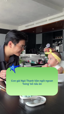 Con gái Ngô Thanh Vân ngồi ngoan 'hóng' bố nấu ăn