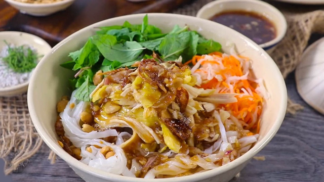 Phở Gà Trộn Đậm Đà