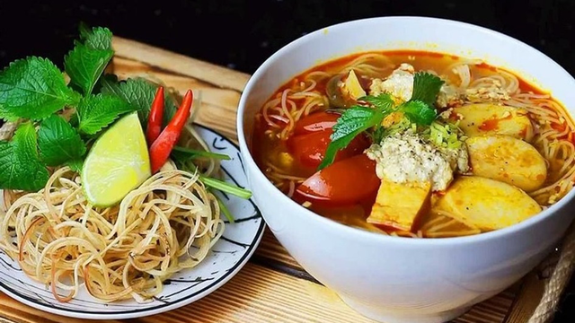 Bún riêu, miến xào cua – Niềm tự hào ẩm thực Việt Nam
