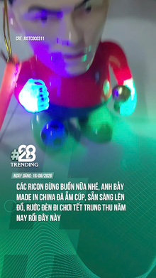 Anh 7 lên đồ, rước đèn đi chơi trung thu